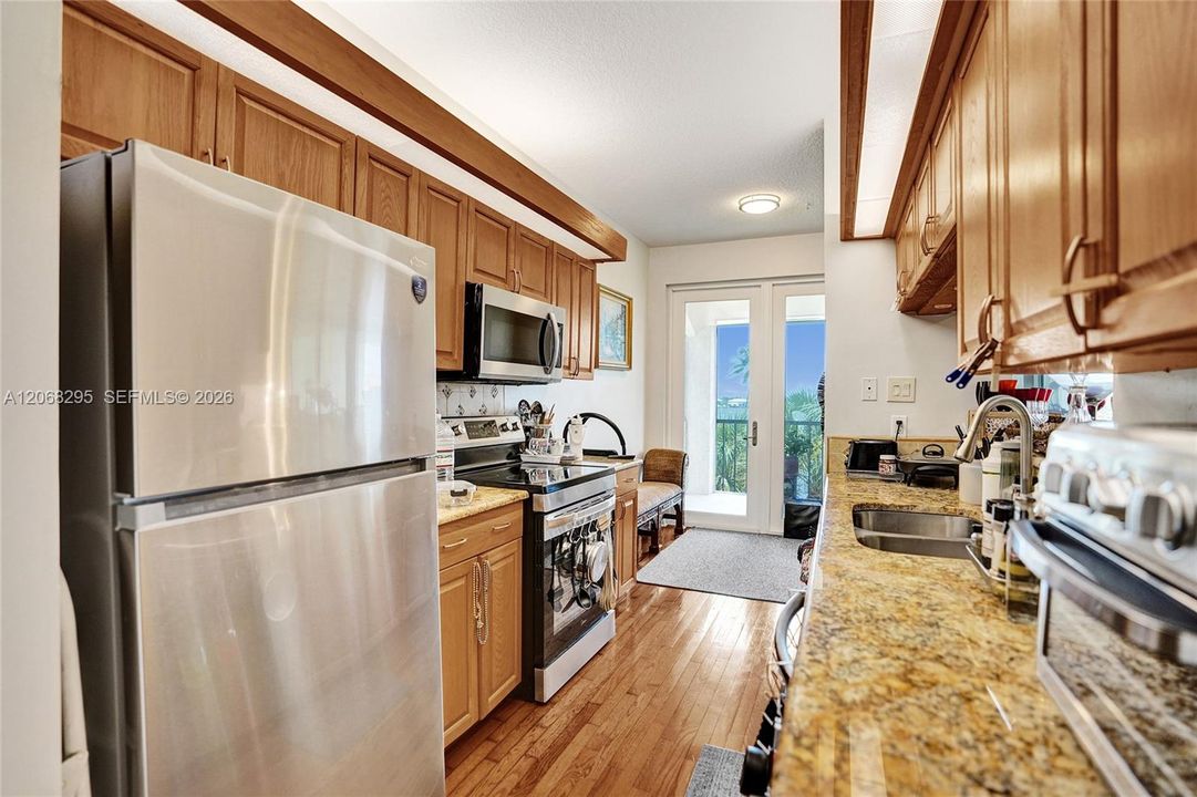 For Sale: $339,500 (2 beds, 2 baths, 1414 Square Feet)