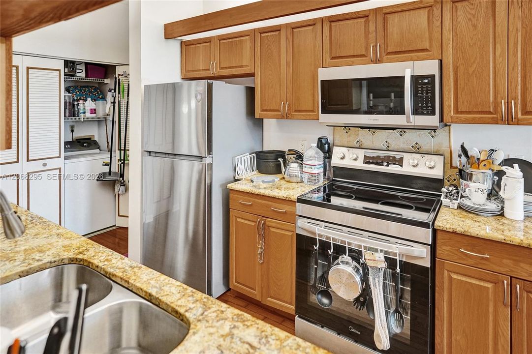 For Sale: $339,500 (2 beds, 2 baths, 1414 Square Feet)
