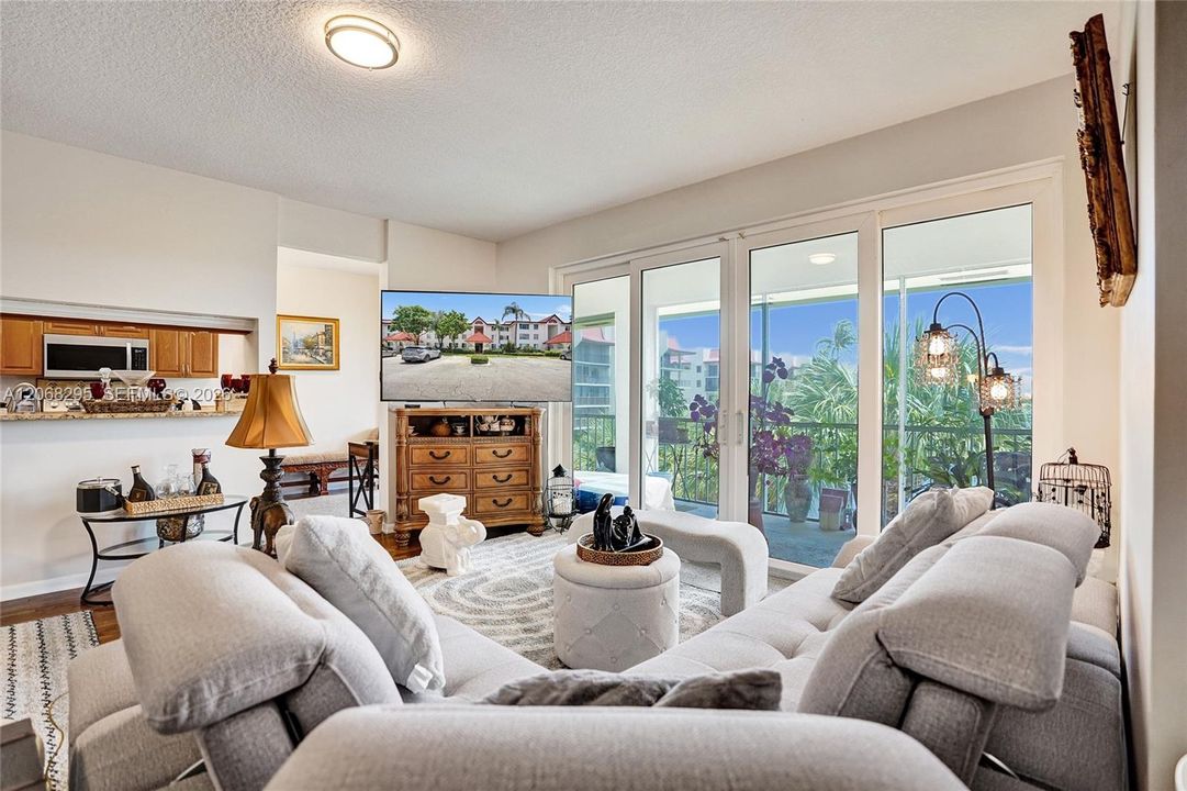 For Sale: $339,500 (2 beds, 2 baths, 1414 Square Feet)
