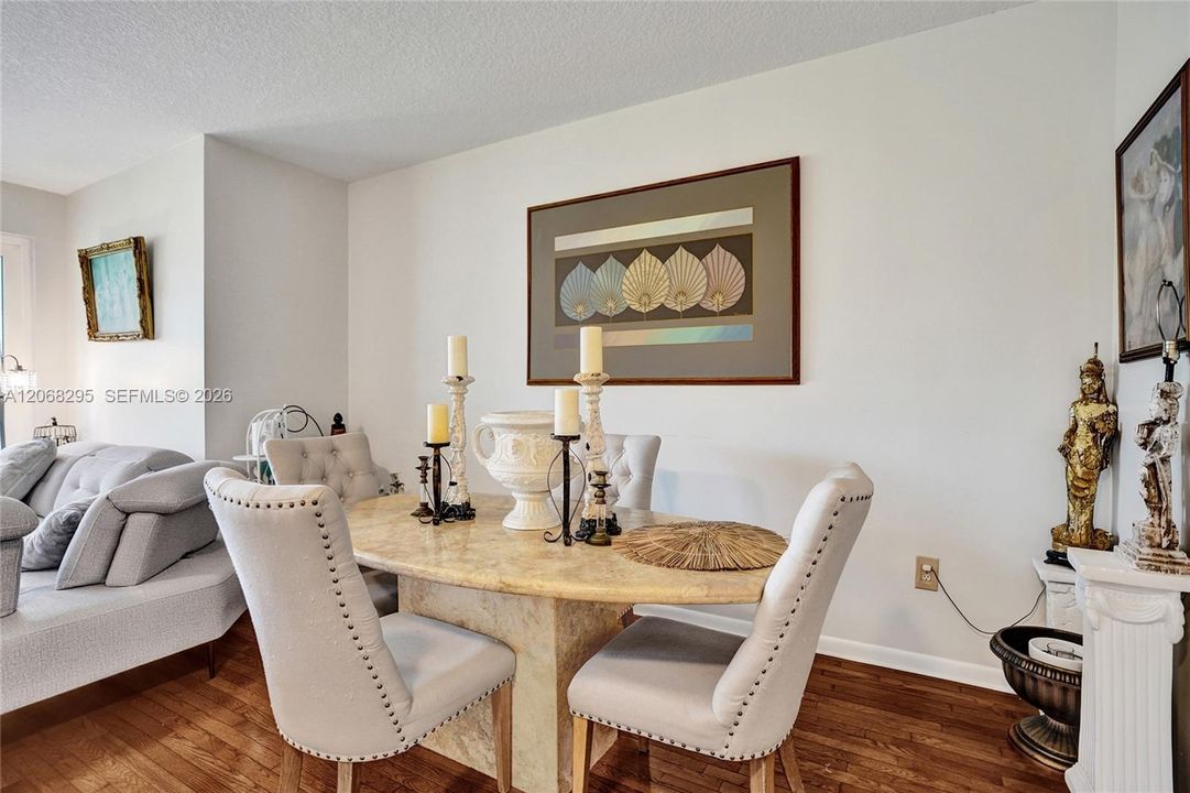 For Sale: $339,500 (2 beds, 2 baths, 1414 Square Feet)