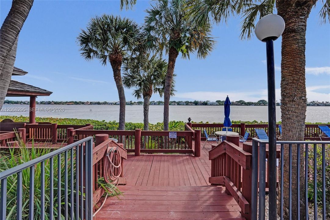 For Sale: $339,500 (2 beds, 2 baths, 1414 Square Feet)