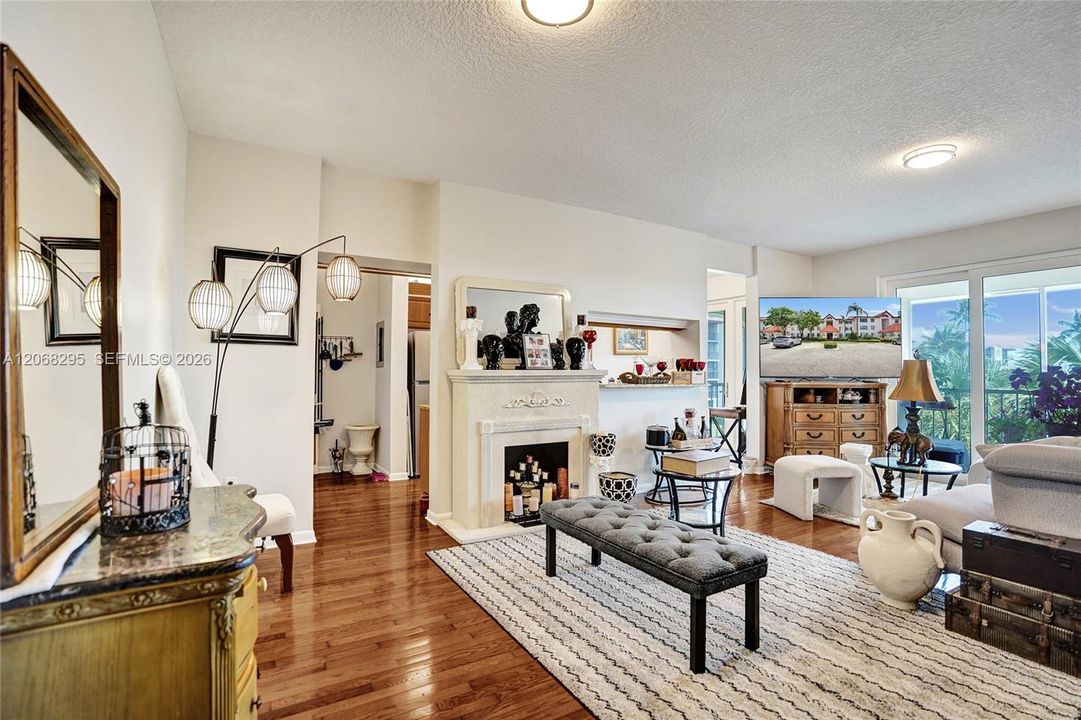 For Sale: $339,500 (2 beds, 2 baths, 1414 Square Feet)