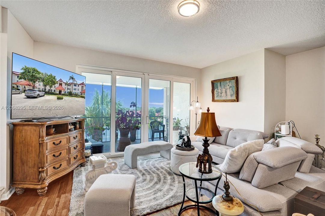 For Sale: $339,500 (2 beds, 2 baths, 1414 Square Feet)