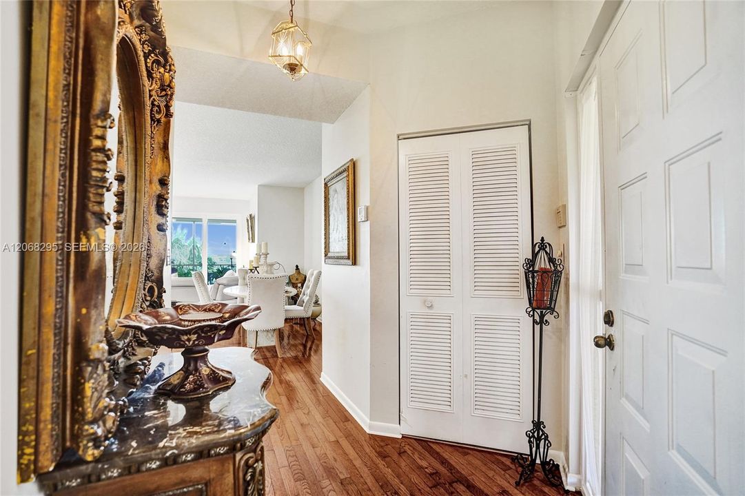 For Sale: $339,500 (2 beds, 2 baths, 1414 Square Feet)
