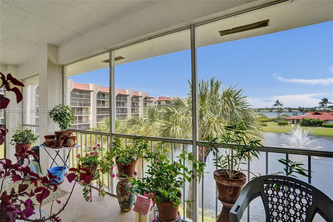 For Sale: $339,500 (2 beds, 2 baths, 1414 Square Feet)
