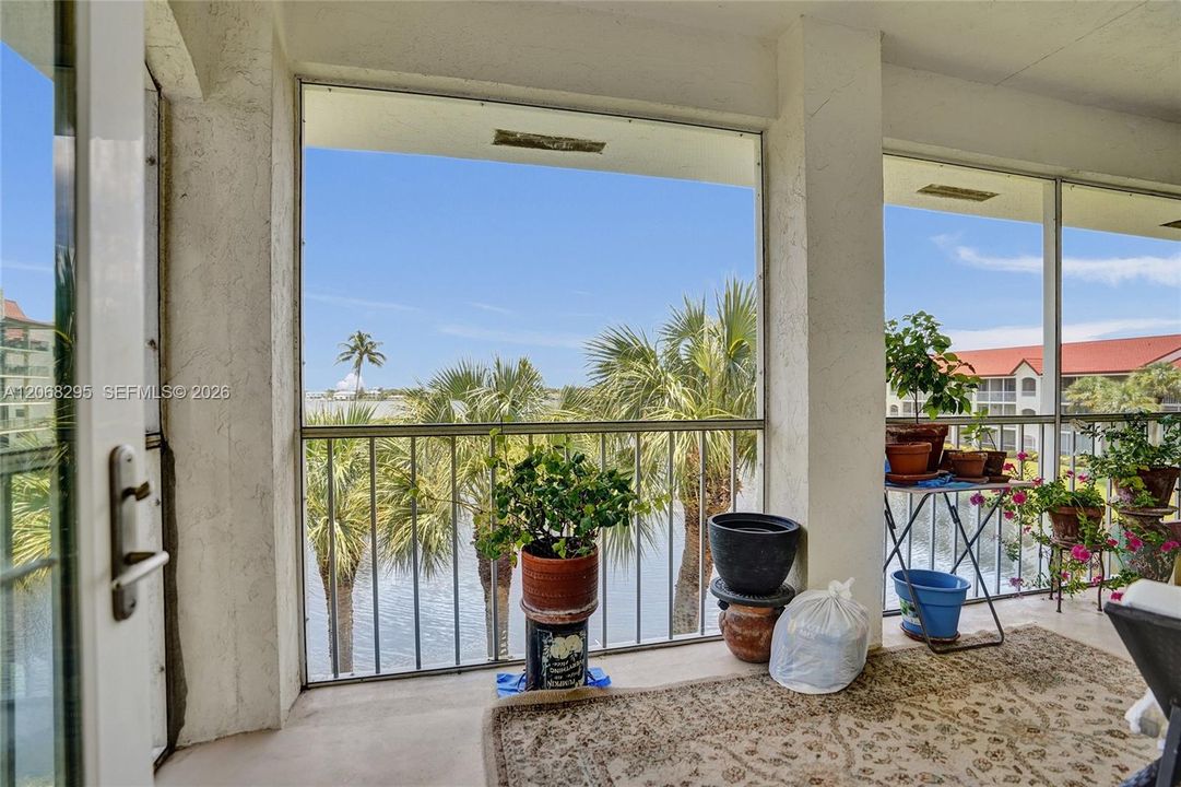 For Sale: $339,500 (2 beds, 2 baths, 1414 Square Feet)