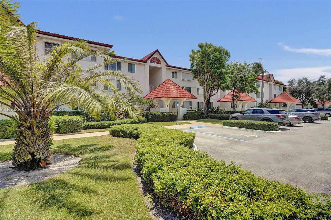 For Sale: $339,500 (2 beds, 2 baths, 1414 Square Feet)