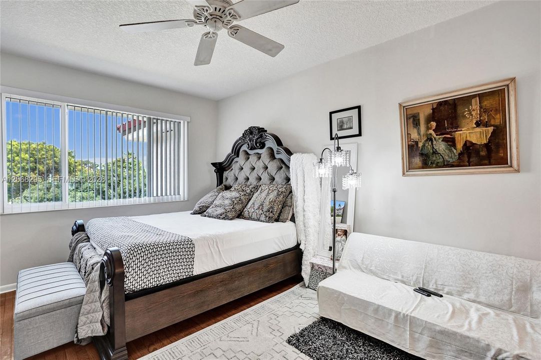 For Sale: $339,500 (2 beds, 2 baths, 1414 Square Feet)