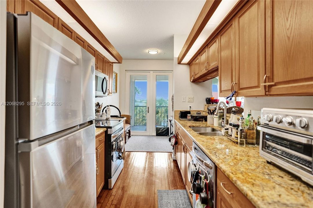For Sale: $339,500 (2 beds, 2 baths, 1414 Square Feet)
