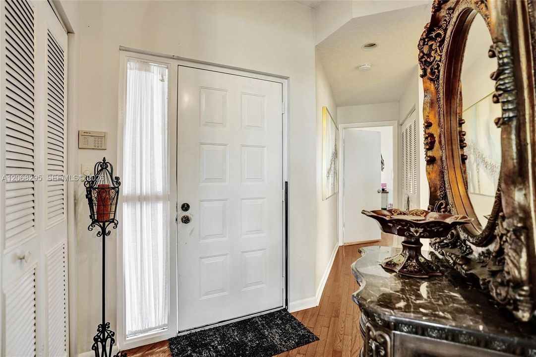 For Sale: $339,500 (2 beds, 2 baths, 1414 Square Feet)