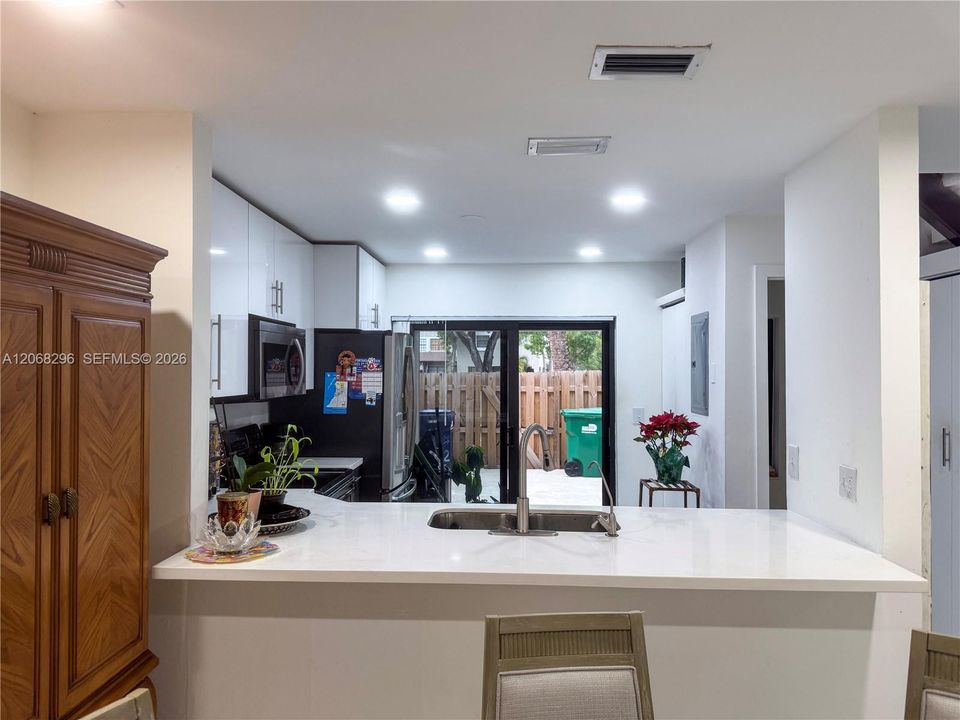 For Sale: $384,920 (2 beds, 1 baths, 1050 Square Feet)