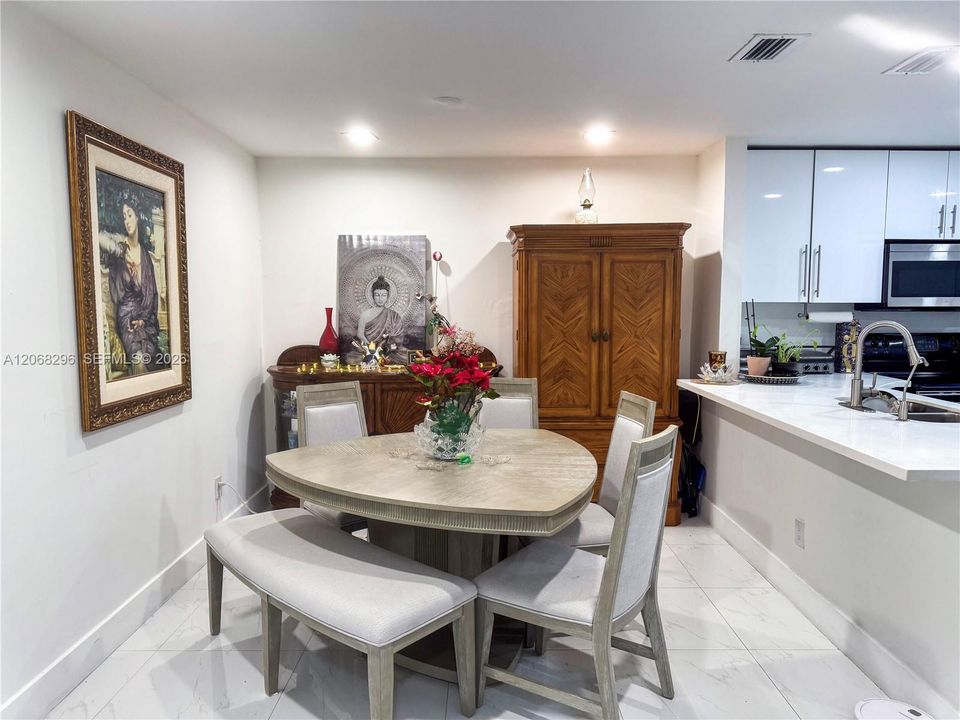 For Sale: $384,920 (2 beds, 1 baths, 1050 Square Feet)