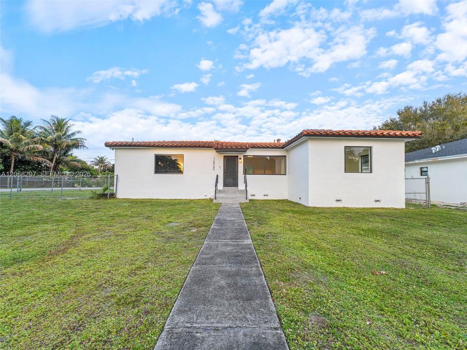 For Sale: $645,000 (3 beds, 2 baths, 1082 Square Feet)
