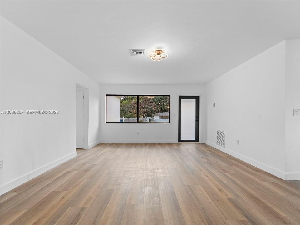 For Sale: $645,000 (3 beds, 2 baths, 1082 Square Feet)