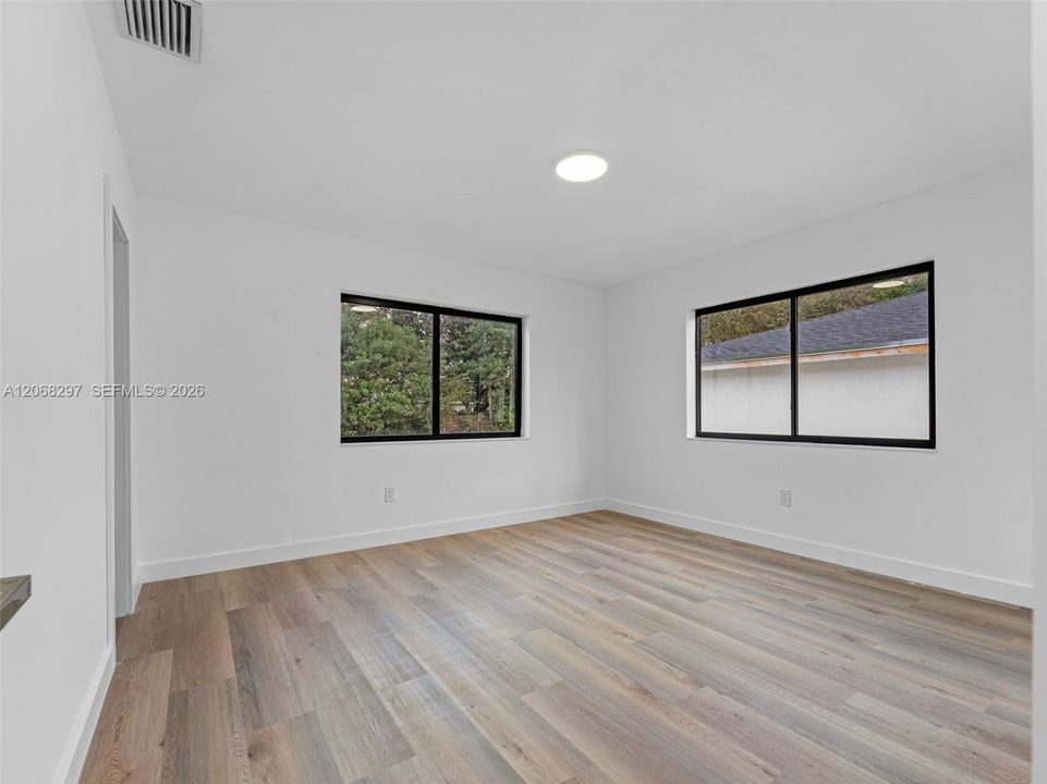 For Sale: $645,000 (3 beds, 2 baths, 1082 Square Feet)
