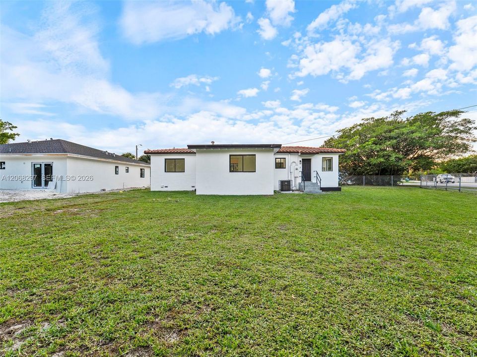 For Sale: $645,000 (3 beds, 2 baths, 1082 Square Feet)