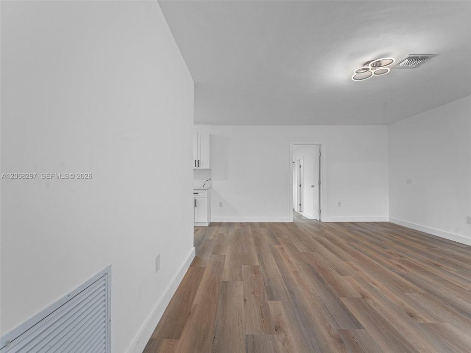 For Sale: $645,000 (3 beds, 2 baths, 1082 Square Feet)