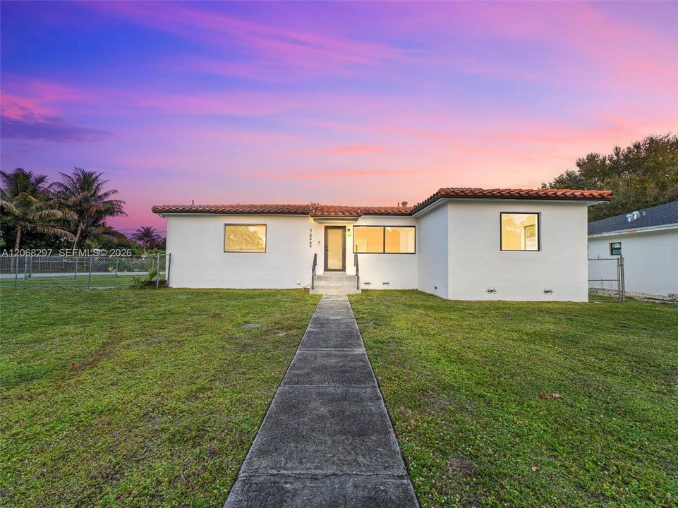 For Sale: $645,000 (3 beds, 2 baths, 1082 Square Feet)