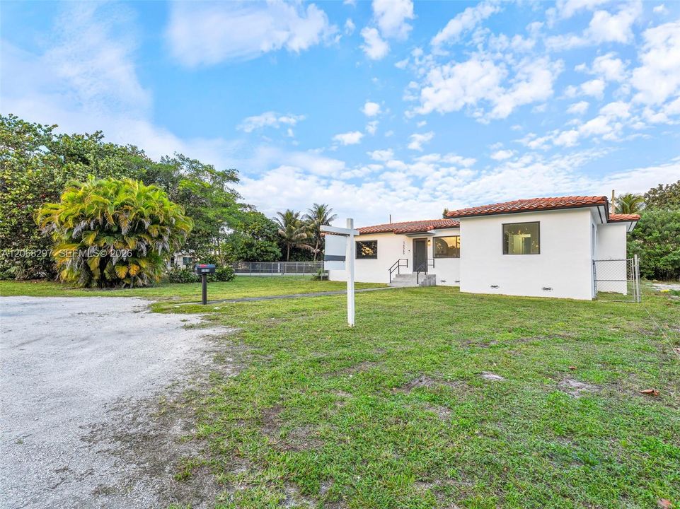 For Sale: $645,000 (3 beds, 2 baths, 1082 Square Feet)