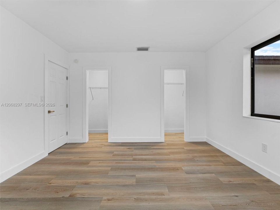 For Sale: $645,000 (3 beds, 2 baths, 1082 Square Feet)