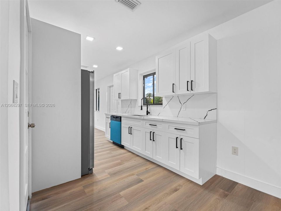For Sale: $645,000 (3 beds, 2 baths, 1082 Square Feet)