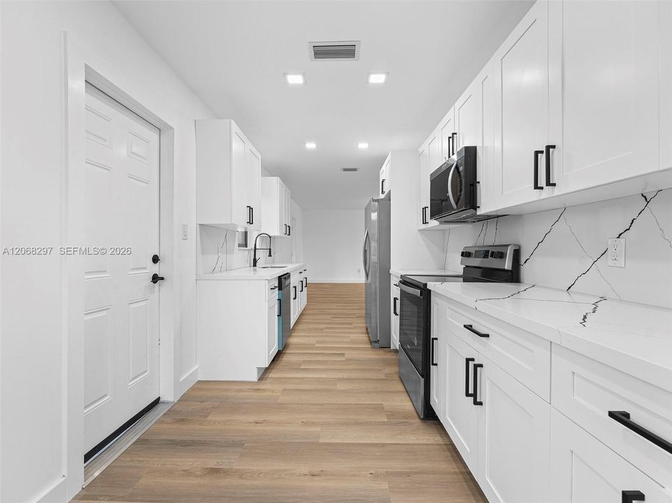 For Sale: $645,000 (3 beds, 2 baths, 1082 Square Feet)