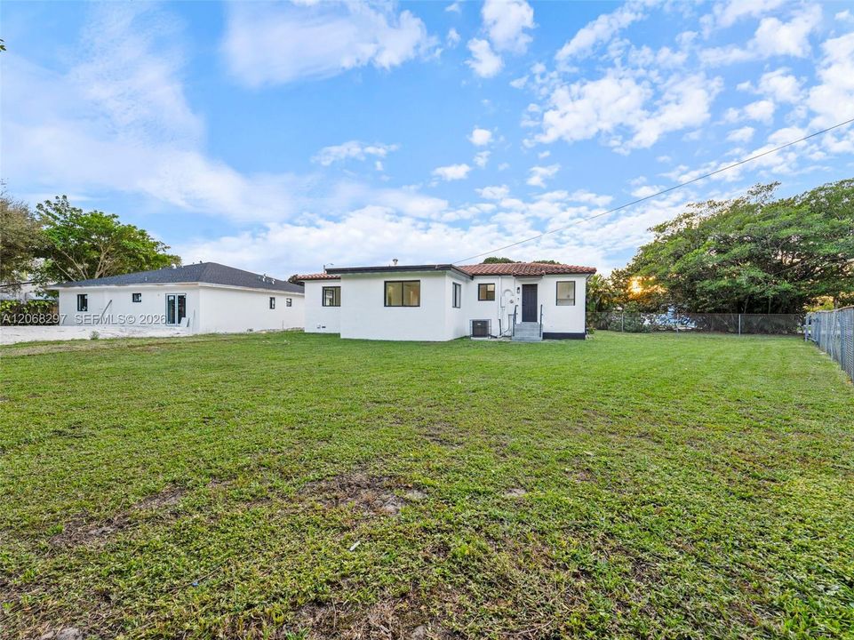 For Sale: $645,000 (3 beds, 2 baths, 1082 Square Feet)