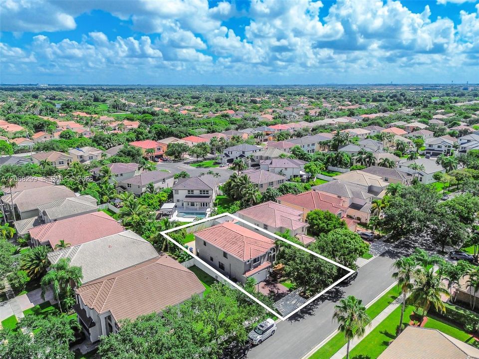For Sale: $775,000 (4 beds, 3 baths, 2707 Square Feet)
