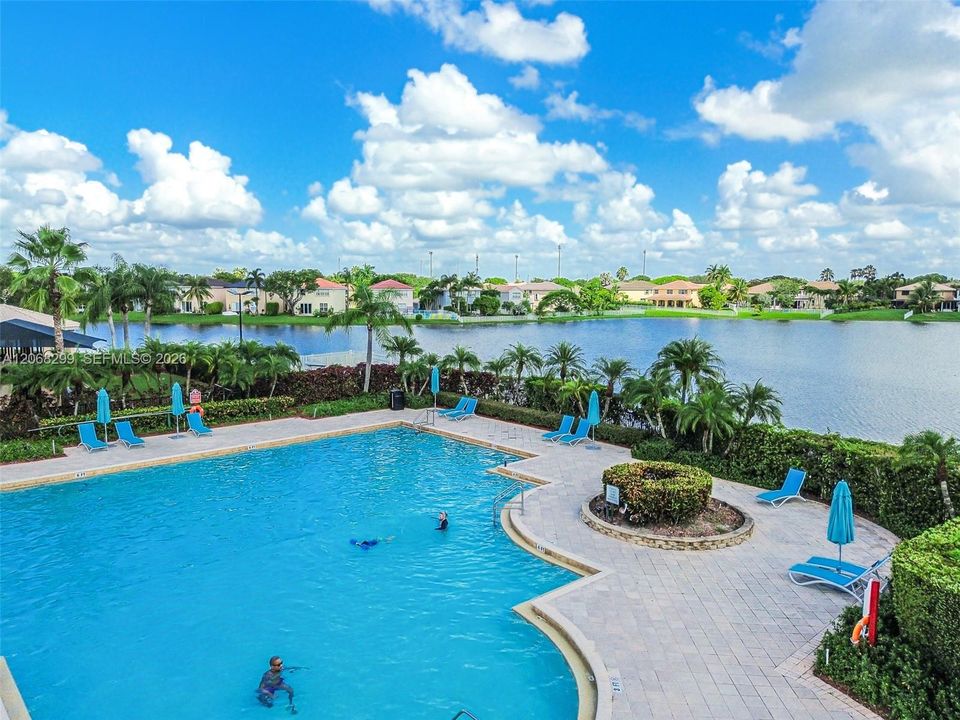 For Sale: $775,000 (4 beds, 3 baths, 2707 Square Feet)