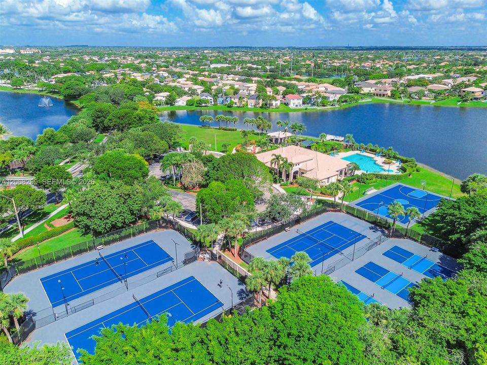 For Sale: $775,000 (4 beds, 3 baths, 2707 Square Feet)