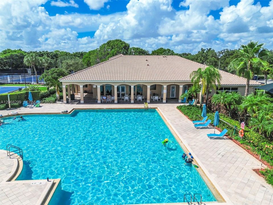 For Sale: $775,000 (4 beds, 3 baths, 2707 Square Feet)