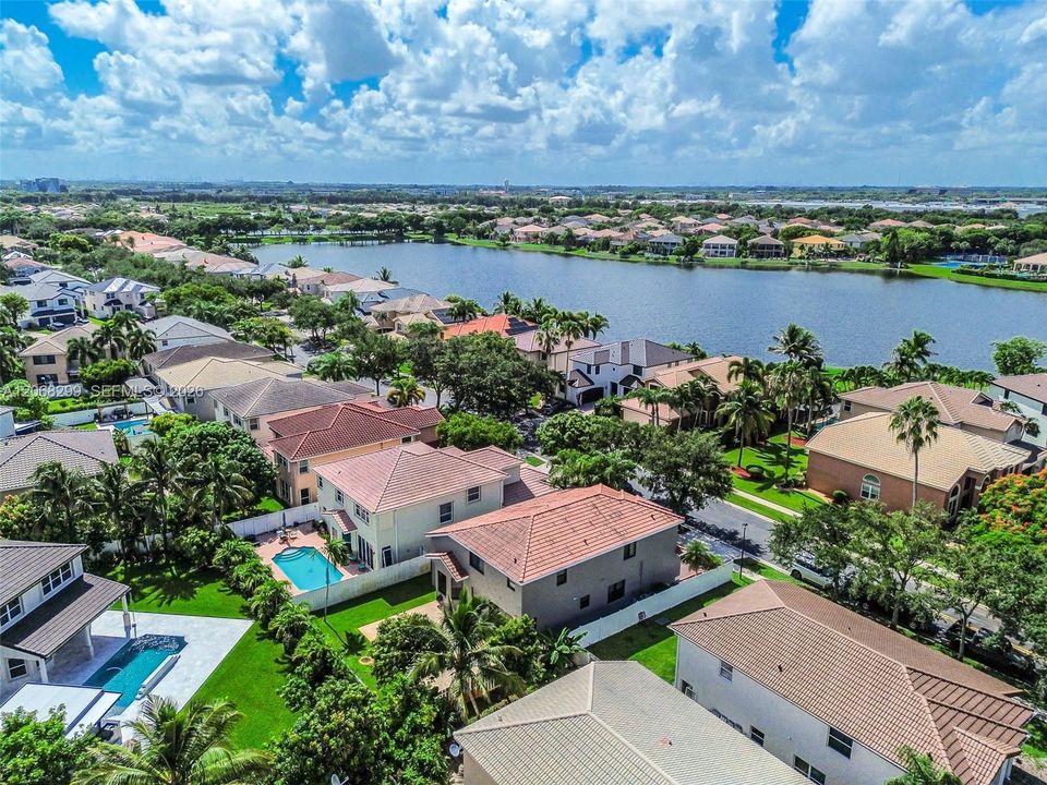 For Sale: $775,000 (4 beds, 3 baths, 2707 Square Feet)