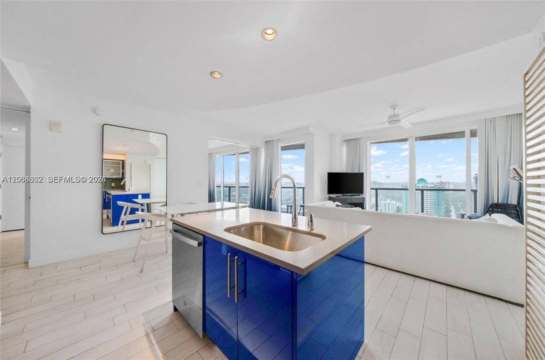 For Rent: $8,000 (2 beds, 2 baths, 1214 Square Feet)