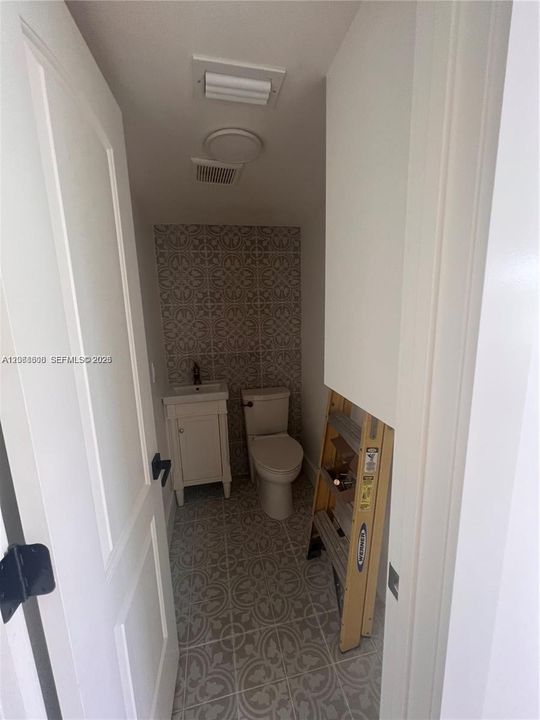 For Rent: $2,200 (3 beds, 1 baths, 1167 Square Feet)