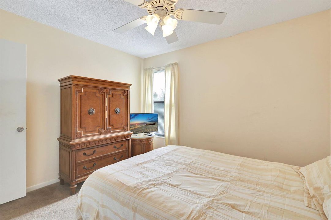 Shaker - second bedroom 2