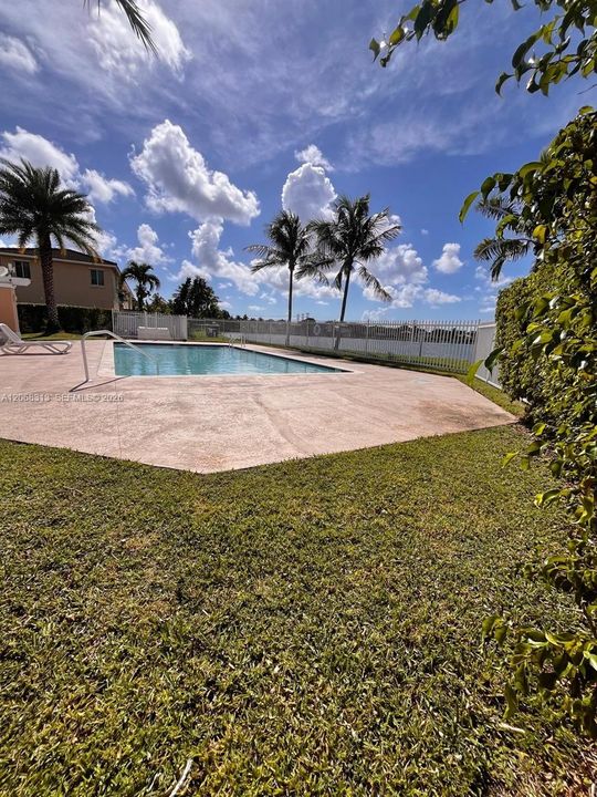 For Sale: $439,900 (3 beds, 2 baths, 1319 Square Feet)