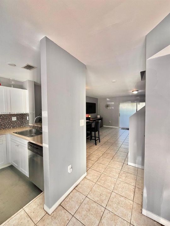 For Sale: $439,900 (3 beds, 2 baths, 1319 Square Feet)