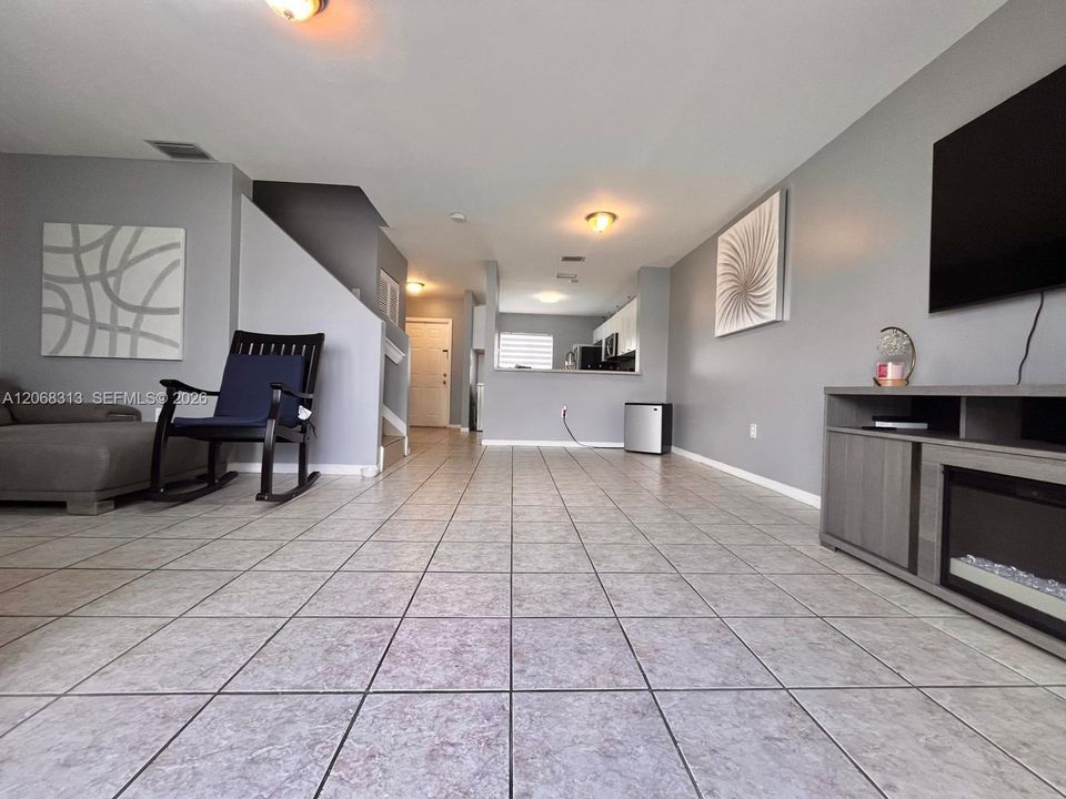 En Venta: $439,900 (3 camas, 2 baños, 1319 Pies cuadrados)
