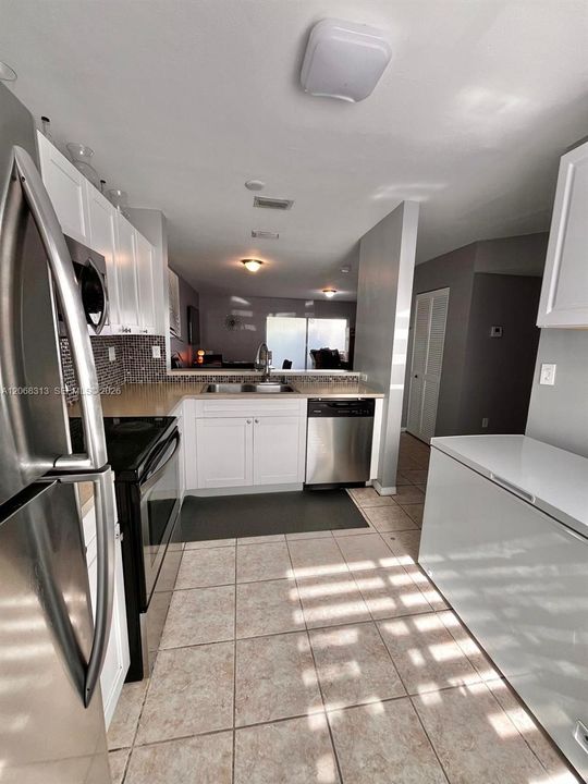 For Sale: $439,900 (3 beds, 2 baths, 1319 Square Feet)