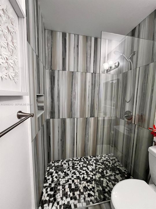 For Sale: $439,900 (3 beds, 2 baths, 1319 Square Feet)