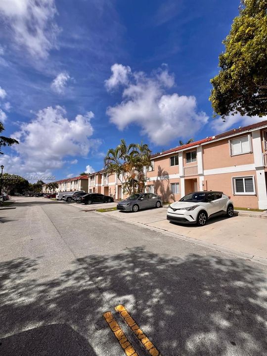 For Sale: $439,900 (3 beds, 2 baths, 1319 Square Feet)