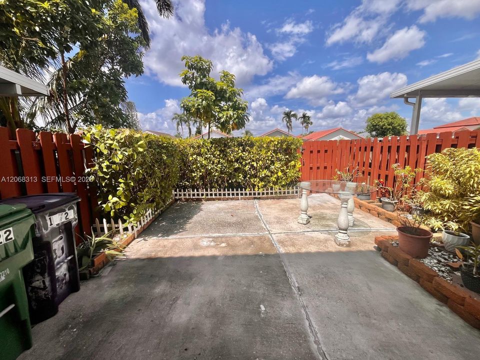 En Venta: $439,900 (3 camas, 2 baños, 1319 Pies cuadrados)
