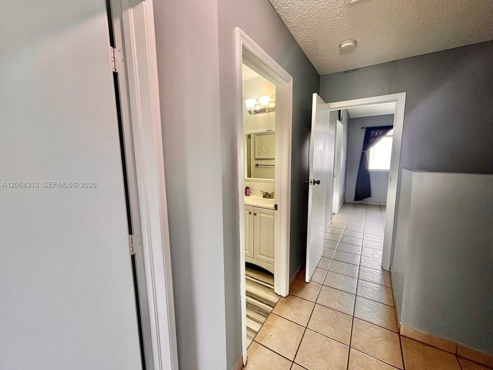 En Venta: $439,900 (3 camas, 2 baños, 1319 Pies cuadrados)