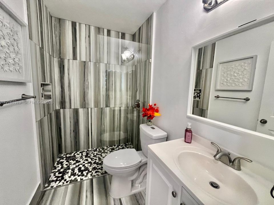 En Venta: $439,900 (3 camas, 2 baños, 1319 Pies cuadrados)