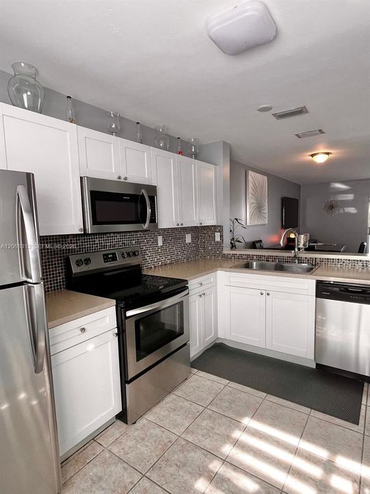 For Sale: $439,900 (3 beds, 2 baths, 1319 Square Feet)