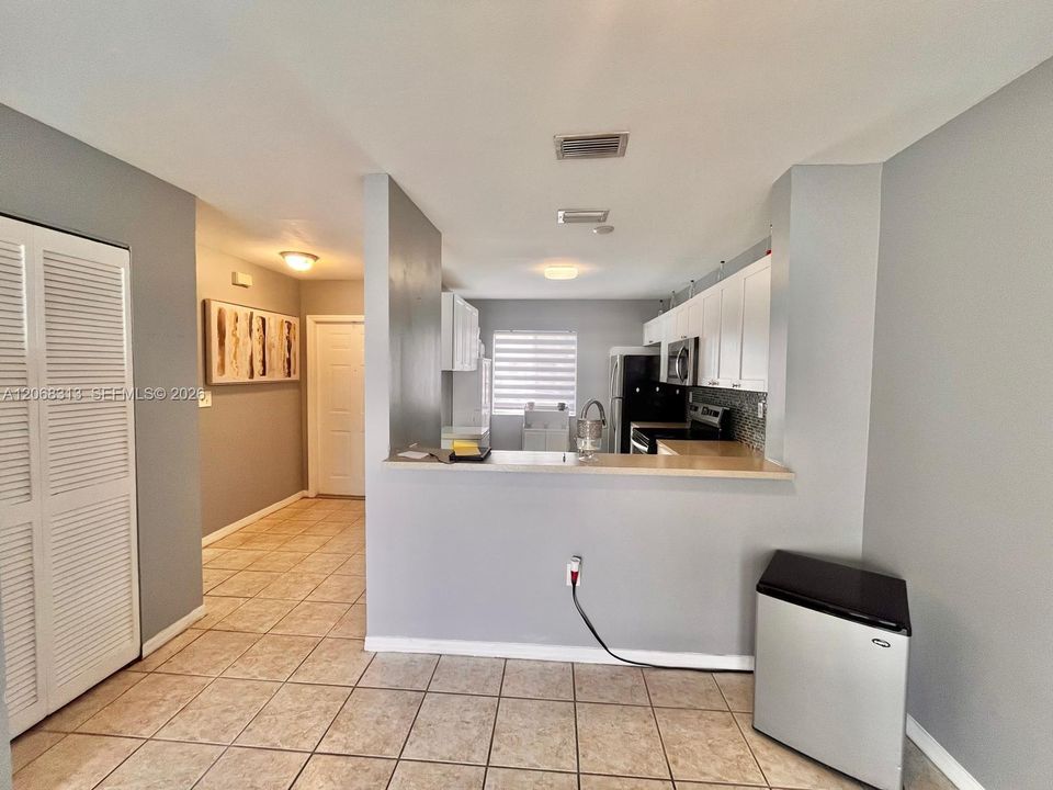 En Venta: $439,900 (3 camas, 2 baños, 1319 Pies cuadrados)