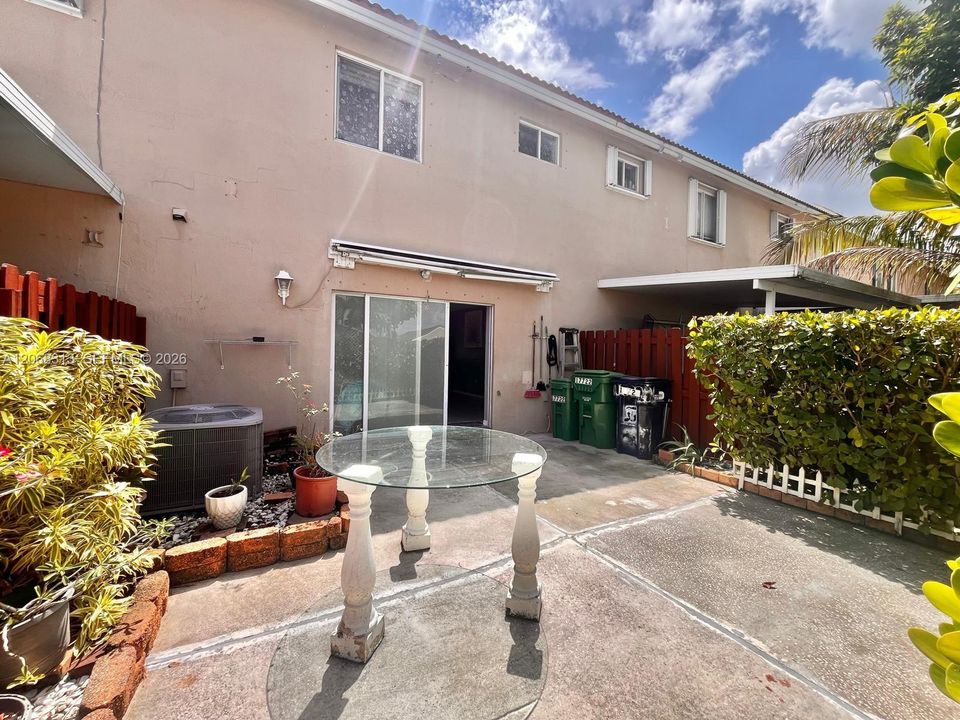 En Venta: $439,900 (3 camas, 2 baños, 1319 Pies cuadrados)