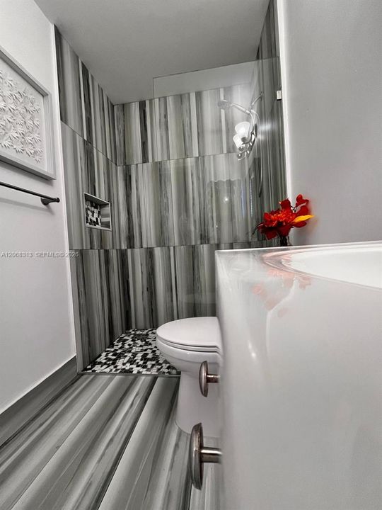 For Sale: $439,900 (3 beds, 2 baths, 1319 Square Feet)