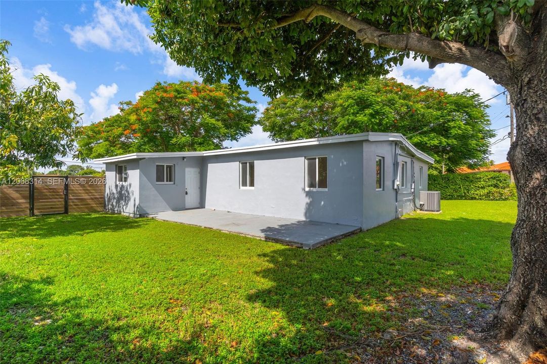 For Sale: $695,000 (3 beds, 2 baths, 1328 Square Feet)
