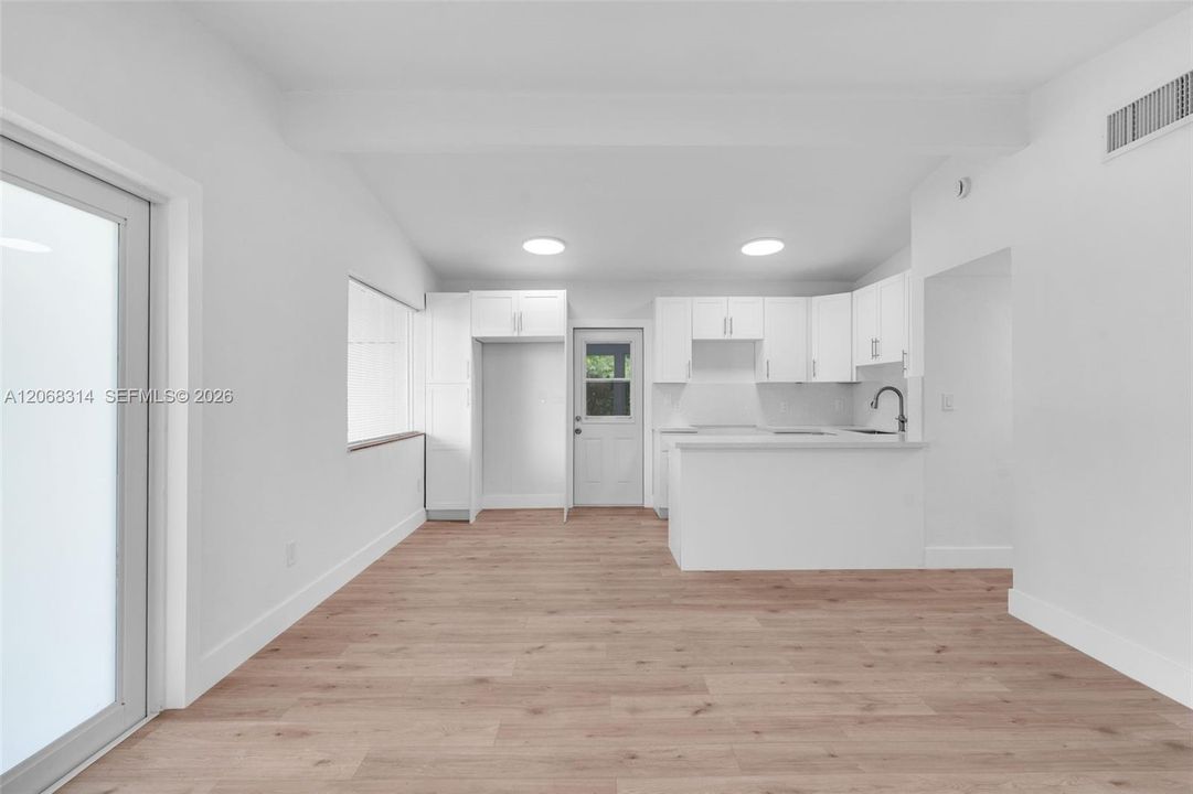 For Sale: $695,000 (3 beds, 2 baths, 1328 Square Feet)